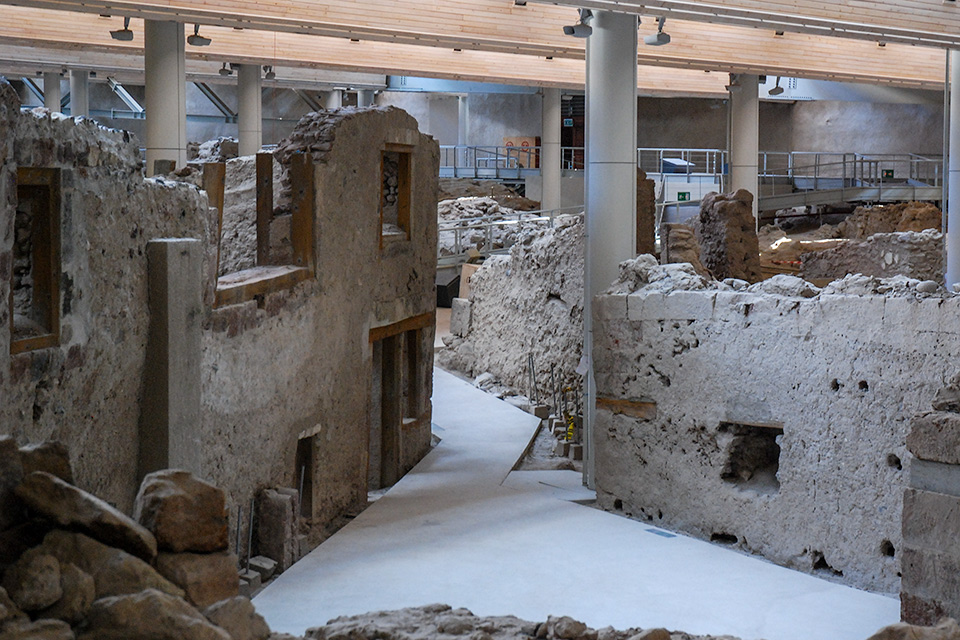 Exploring Akrotiri’s History: Uncovering Forty Years of Research (1967 – 2007)